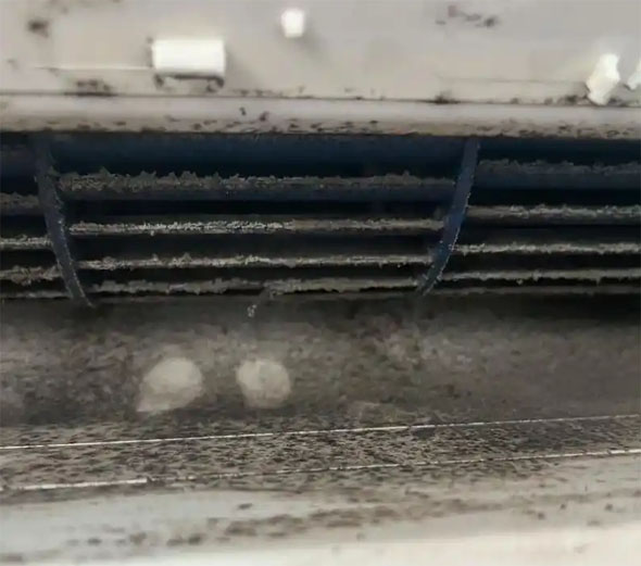 双湖空调吹的风有股烧焦味是怎么回事